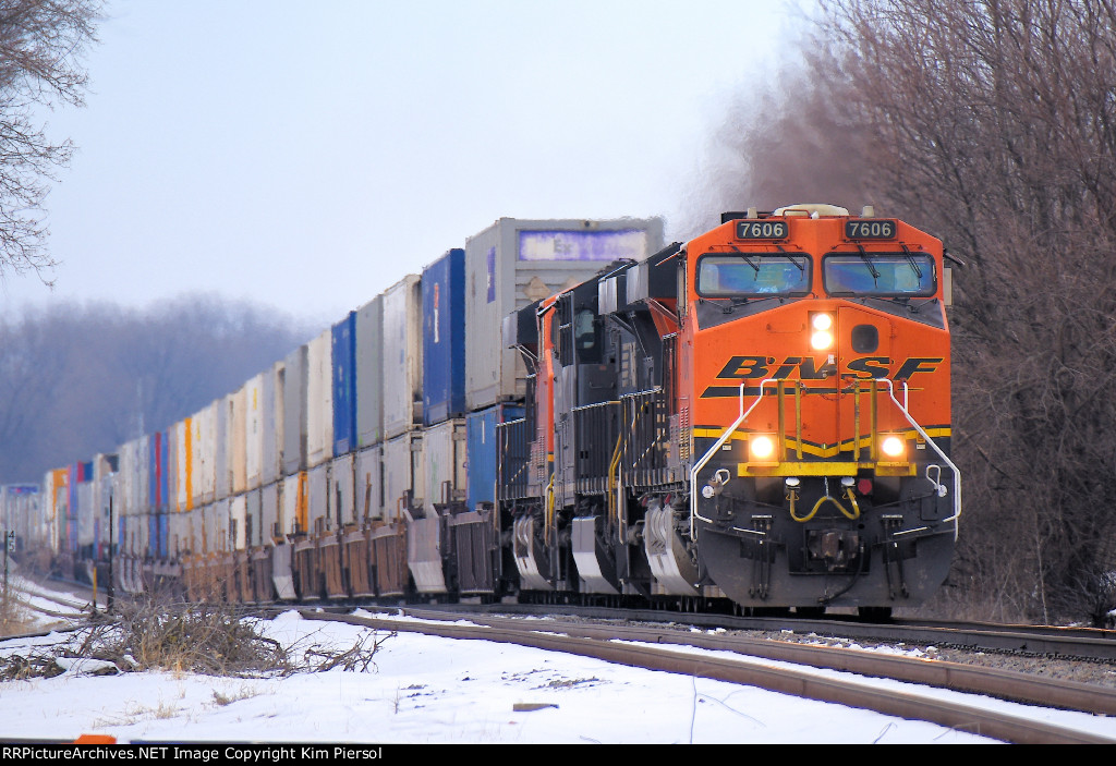 BNSF 7606